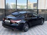 Toyota Camry 2021 года за 15 800 000 тг. в Шымкент – фото 4