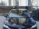 Toyota Camry 2021 года за 15 800 000 тг. в Шымкент – фото 2