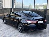 Toyota Camry 2021 года за 15 800 000 тг. в Шымкент – фото 5