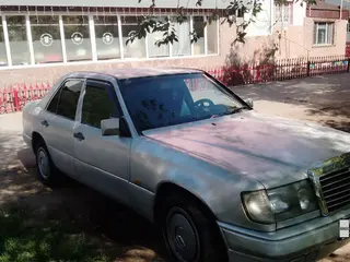 Mercedes-Benz E-Class, 1986