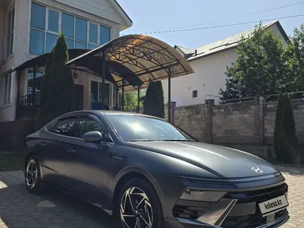 Hyundai Sonata 2024 года за 13 400 000 тг. в Алматы – фото 3