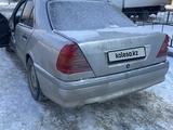 Mercedes-Benz C 180 1995 годаfor1 650 000 тг. в Атырау – фото 2