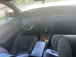 Mercedes-Benz E 320