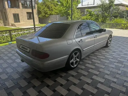 Mercedes-Benz E 320 1999 года за 5 500 000 тг. в Шымкент – фото 2