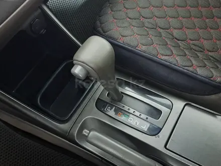 Toyota Camry 2004 года за 3 190 000 тг. в Астана – фото 20