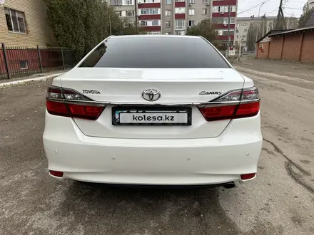 Toyota Camry 2015 года за 9 500 000 тг. в Актобе – фото 4