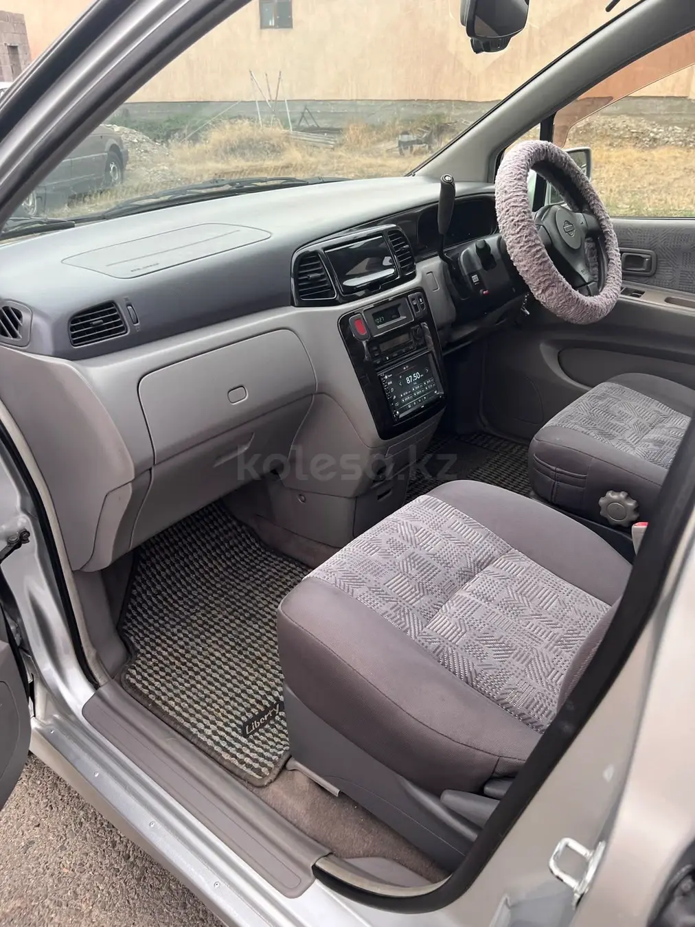 Nissan Liberty, 1998