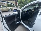 Toyota RAV4 2015 годаүшін10 500 000 тг. в Алматы – фото 5