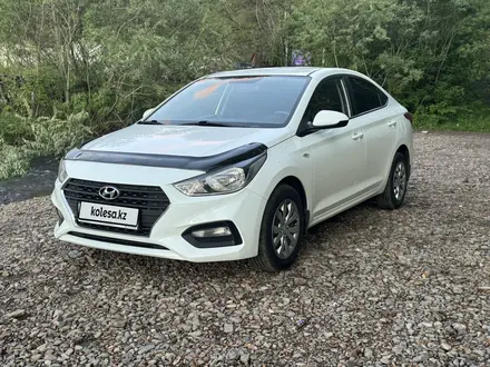 Hyundai Accent 2017 года за 6 250 000 тг. в Усть-Каменогорск – фото 2