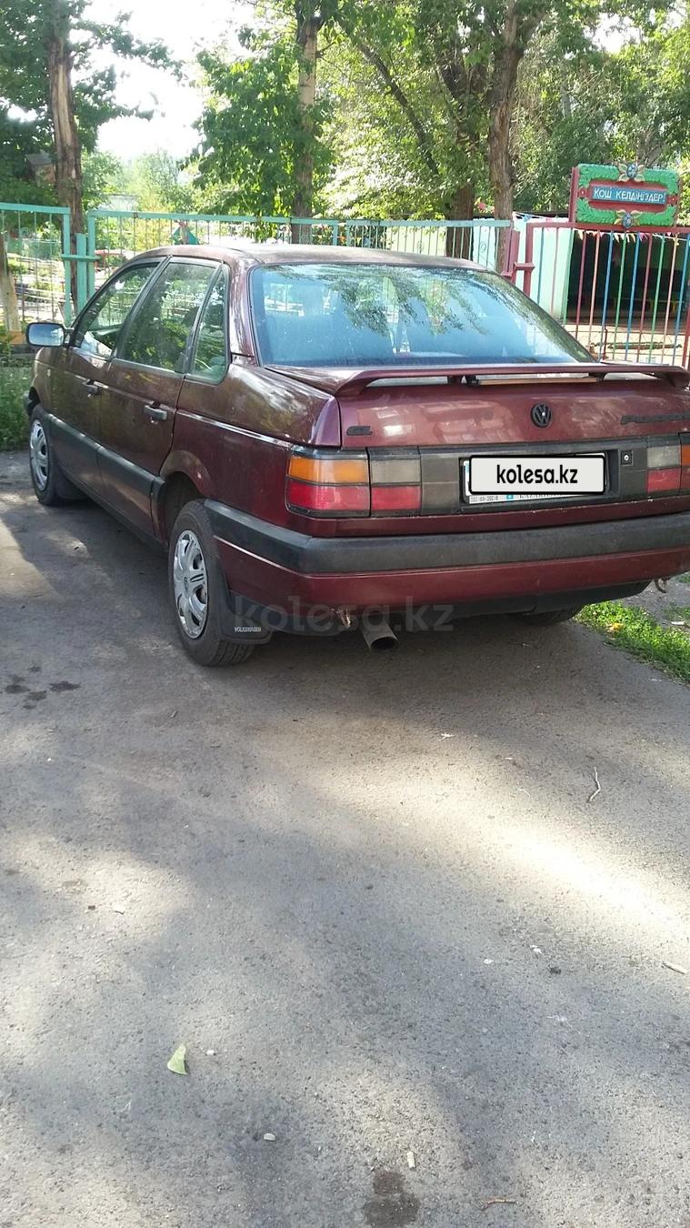 Volkswagen Passat 1990 г.