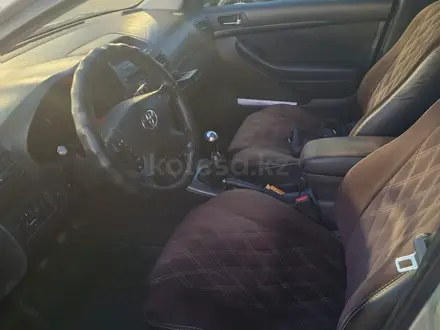 Toyota Avensis 2004 года за 4 500 000 тг. в Алматы – фото 4