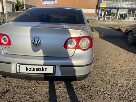 Volkswagen Passat 2006 года за 4 500 000 тг. в Петропавловск – фото 2