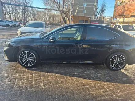 Toyota Camry 2025 года за 20 500 000 тг. в Астана – фото 2
