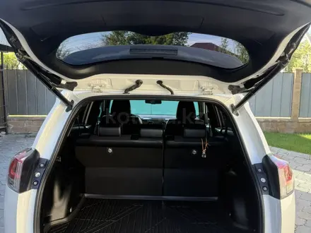 Toyota RAV4 2017 года за 11 200 000 тг. в Алматы – фото 10