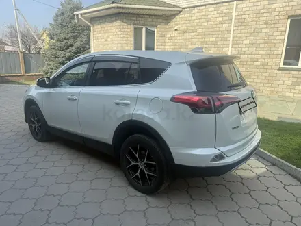 Toyota RAV4 2017 года за 11 200 000 тг. в Алматы – фото 3