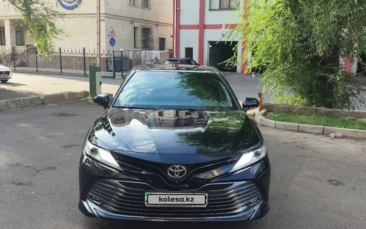 Toyota Camry 2019 года за 18 000 000 тг. в Алматы