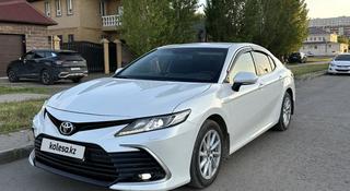 Toyota Camry 2021 года за 15 300 000 тг. в Астана