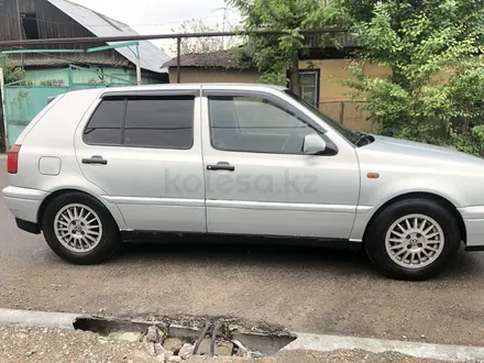 Volkswagen Golf 1996 года за 2 250 000 тг. в Алматы – фото 3