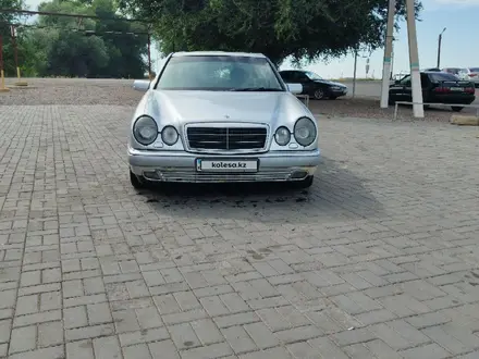 Mercedes-Benz E 230 1995 года за 2 000 000 тг. в Мерке