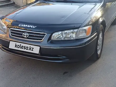 Toyota Camry 2001 года за 2 300 000 тг. в Усть-Каменогорск – фото 2