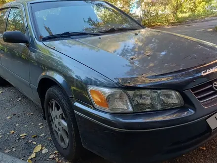 Toyota Camry 2001 года за 2 300 000 тг. в Усть-Каменогорск