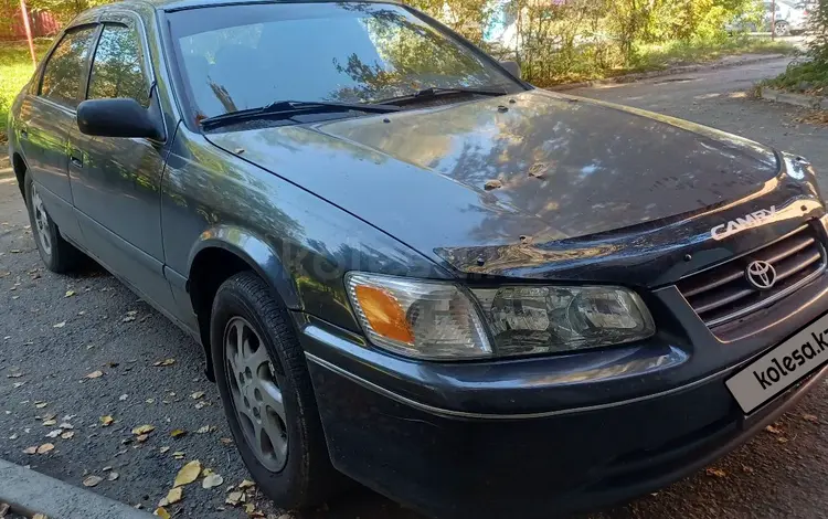 Toyota Camry 2001 года за 2 300 000 тг. в Усть-Каменогорск