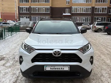 Toyota RAV4 2021 года за 15 200 000 тг. в Уральск – фото 3