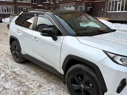 Toyota RAV4 2021 года за 15 200 000 тг. в Уральск – фото 2