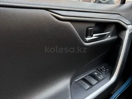 Toyota RAV4 2021 года за 15 200 000 тг. в Уральск – фото 9