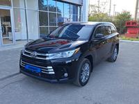 Toyota Highlander 2015 года за 13 950 000 тг. в Актобе