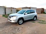 Toyota RAV4 2012 года за 10 500 000 тг. в Астана – фото 2