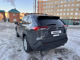 Toyota RAV4 2020 года за 14 500 000 тг. в Актобе – фото 2