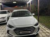 Hyundai Elantra 2016 годаfor7 300 000 тг. в Алматы – фото 2