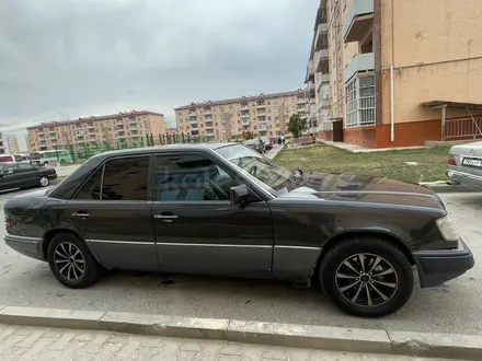 Mercedes-Benz E 320 1993 года за 2 050 000 тг. в Шымкент – фото 5