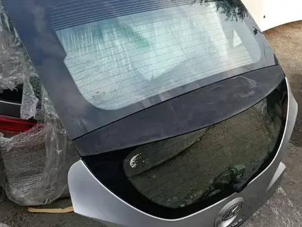 Крышка багажника Hyundai Veloster за 250 000 тг. в Алматы – фото 4