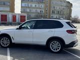 BMW X5 2018 года за 29 000 000 тг. в Актау – фото 2