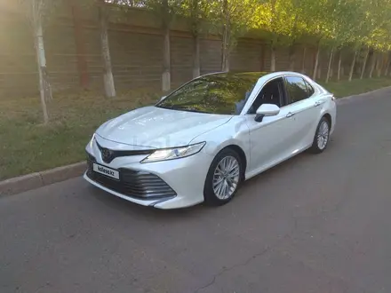 Toyota Camry 2019 года за 18 500 000 тг. в Астана