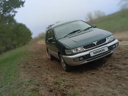 Mitsubishi Chariot 1997 года за 2 700 000 тг. в Кашыр – фото 2