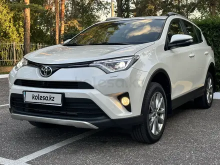 Toyota RAV4 2018 года за 14 600 000 тг. в Астана – фото 2