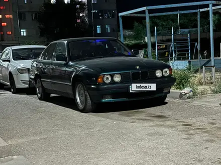 BMW 520 1991 года за 1 500 000 тг. в Шардара – фото 2