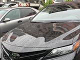 Toyota Camry 2022 годаүшін14 000 000 тг. в Актобе – фото 2