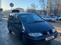 Volkswagen Sharan 1999 года за 1 400 000 тг. в Уральск