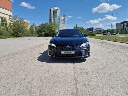 Toyota Camry 2021 года за 16 600 000 тг. в Актобе