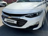 Chevrolet Malibu 2022 года за 10 800 000 тг. в Алматы – фото 2