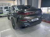 BMW X6 2021 года за 46 000 000 тг. в Костанай – фото 2