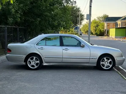 Mercedes-Benz E 320 2001 года за 6 000 000 тг. в Шымкент – фото 46