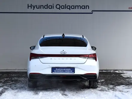 Hyundai Elantra 2022 года за 9 790 000 тг. в Алматы – фото 3