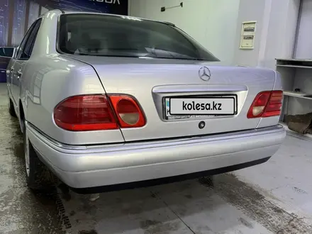 Mercedes-Benz E 230 1996 года за 3 200 000 тг. в Павлодар