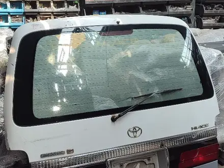 Крышка багажника Toyota Hiace рестайлинг за 140 000 тг. в Алматы