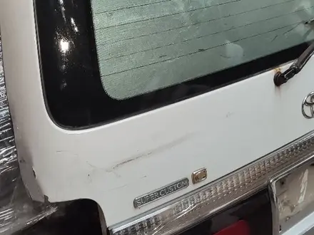 Крышка багажника Toyota Hiace рестайлинг за 140 000 тг. в Алматы – фото 5